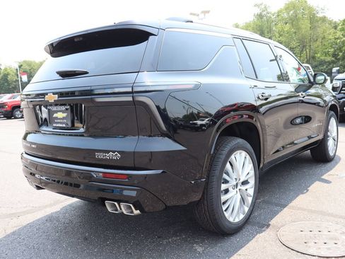 New 2026 Chevrolet Traverse High Country w/ LPO, Floor Liner Package AWD/4WD image 3