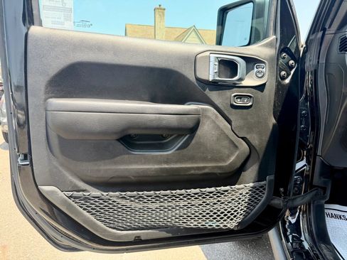 Used 2023 Jeep Wrangler Unlimited w/ Cold Weather Group AWD/4WD image 31