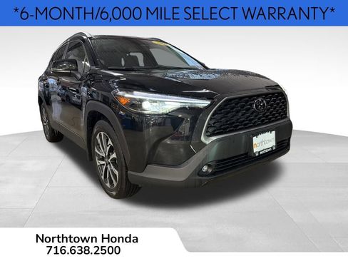 Used 2025 Toyota Corolla Cross XLE image 2