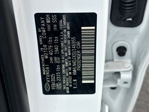 Used 2025 Hyundai Elantra Limited FWD image 28