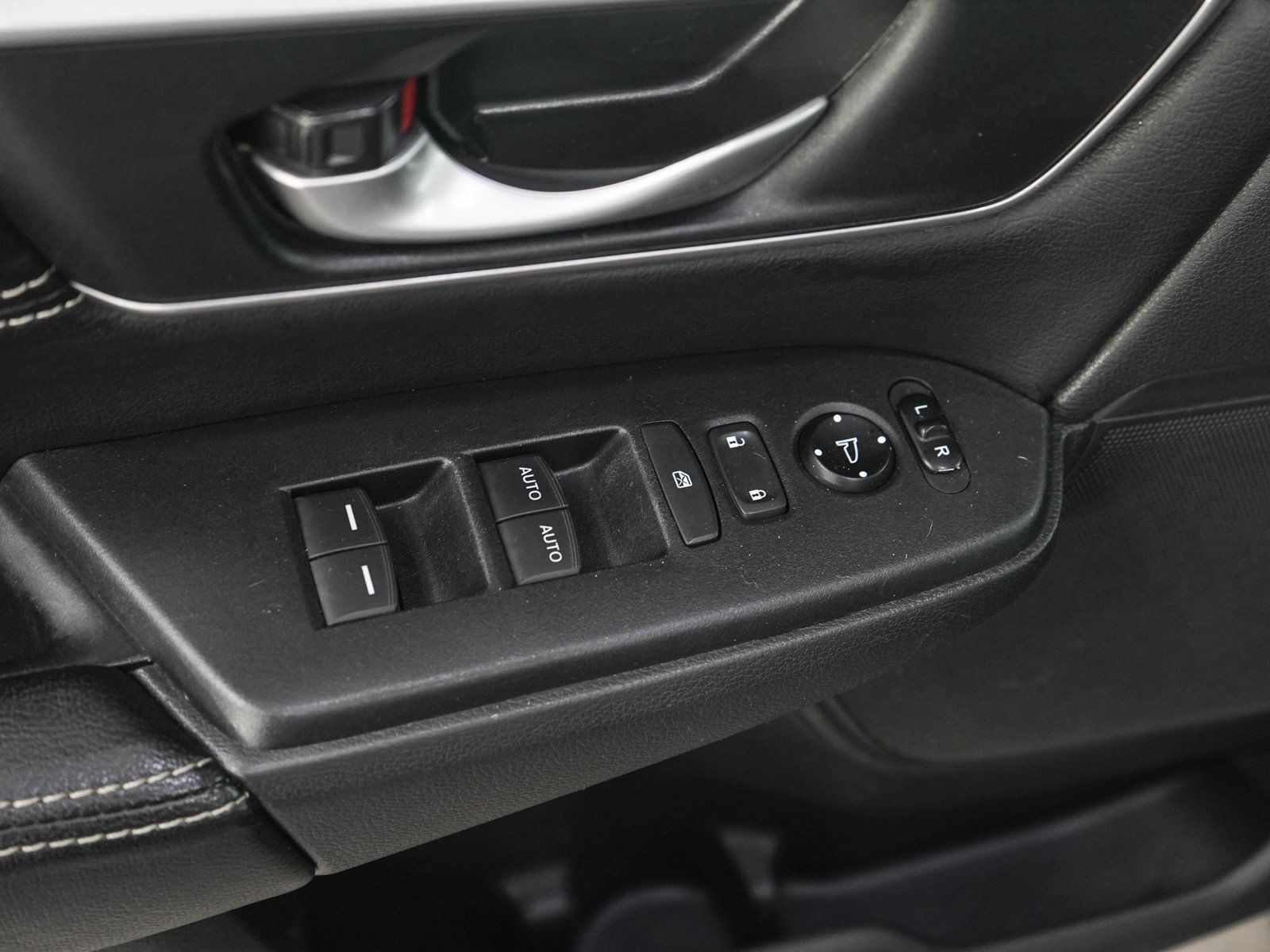 Used 2018 Honda CR-V EX image 19
