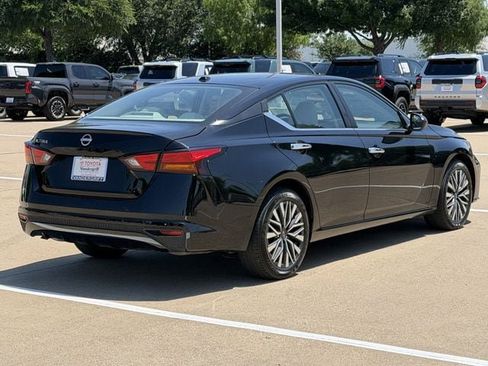 Used 2025 Nissan Altima 2.5 SV FWD image 4
