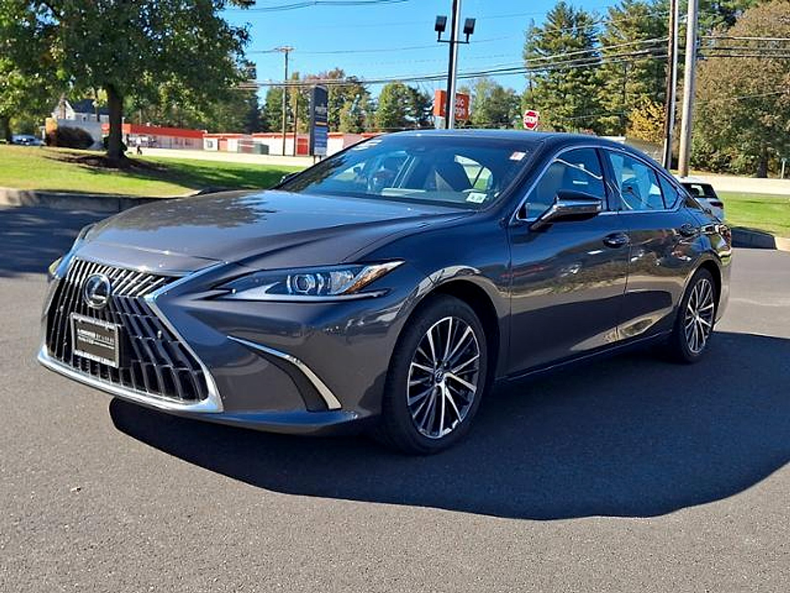 Used 2023 Lexus ES 350 w/ Premium Package FWD image 3