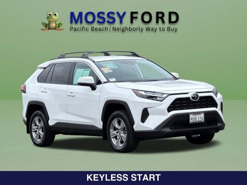 Used 2025 Toyota RAV4 XLE AWD/4WD image 2