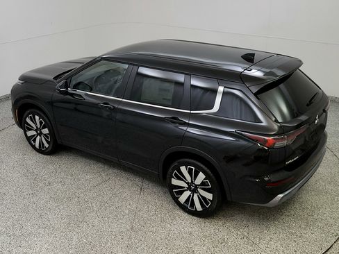 Used 2025 Mitsubishi Outlander SE AWD/4WD image 3