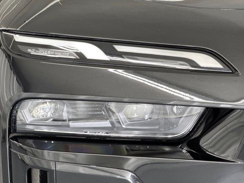 Used 2023 BMW i7 xDrive60 AWD/4WD image 11