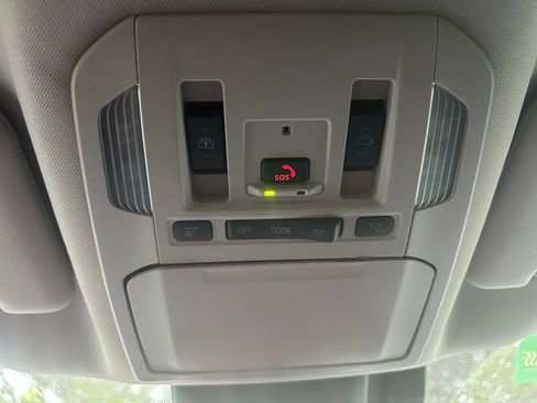 Used 2024 Toyota Highlander Platinum FWD image 30