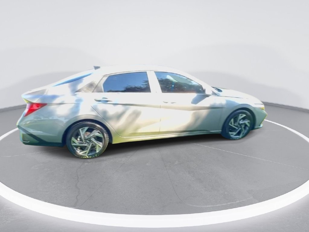 Used 2024 Hyundai Elantra Limited FWD image 9
