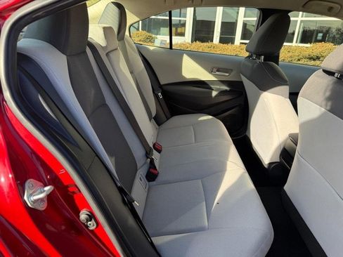 Used 2021 Toyota Corolla LE image 12