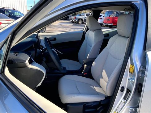 Used 2026 Toyota Corolla Cross L image 8