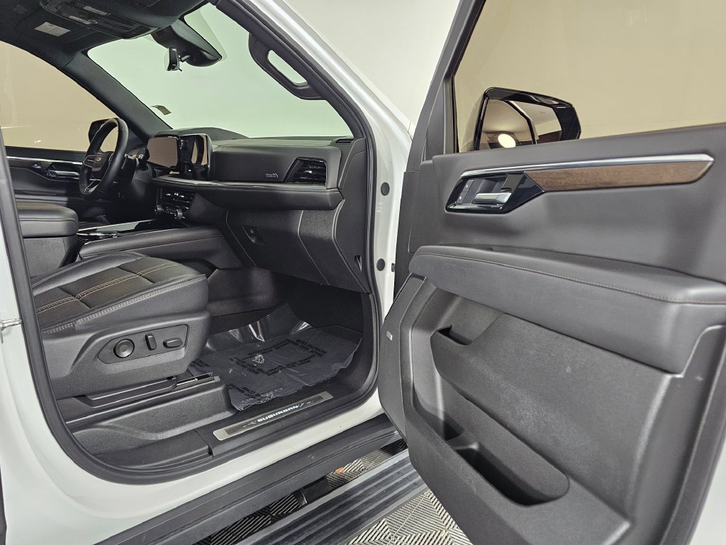 Used 2025 Chevrolet Suburban High Country AWD/4WD image 12