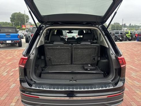 Used 2023 Volkswagen Tiguan SE FWD image 28