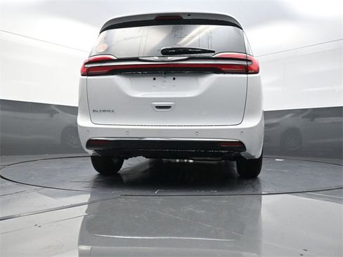 New 2026 Chrysler Pacifica Select image 22