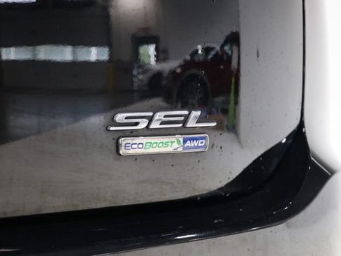 Used 2017 Ford Edge SEL w/ Equipment Group 201A AWD/4WD image 12