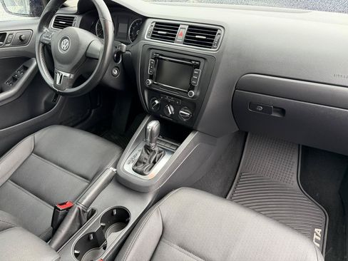 Used 2012 Volkswagen Jetta SE FWD image 19