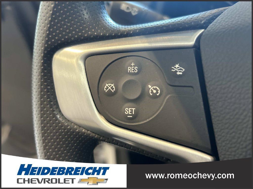 Used 2024 GMC Terrain SLE w/ Driver Convenience Package FWD image 19