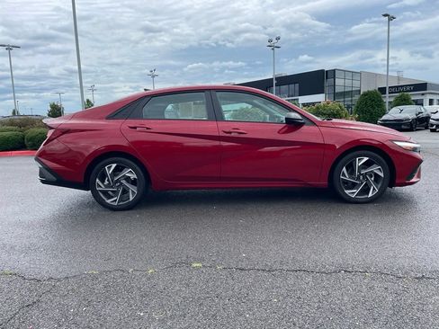 Used 2025 Hyundai Elantra Sport FWD image 8