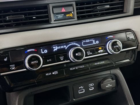 Used 2025 Honda Pilot Touring image 24