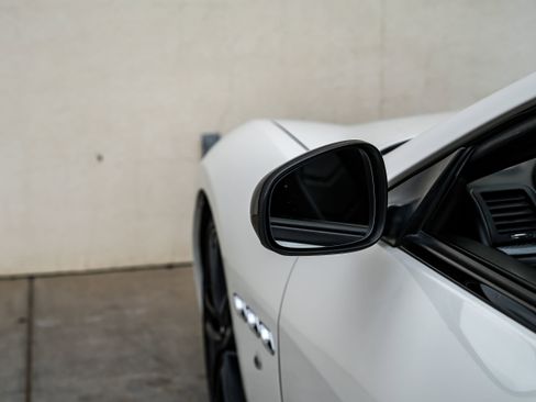 Used 2015 Maserati GranTurismo Sport RWD image 37