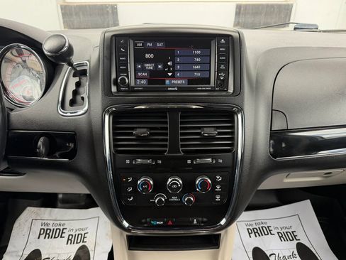 Used 2018 Dodge Grand Caravan SXT FWD image 21