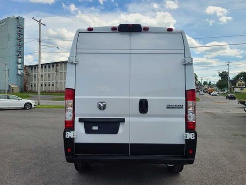 Used 2025 RAM ProMaster 2500 w/ Convenience Group FWD image 9