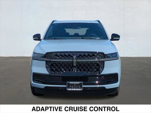 New 2026 Lincoln Navigator Reserve w/ Jet Appearance Package AWD/4WD image 4