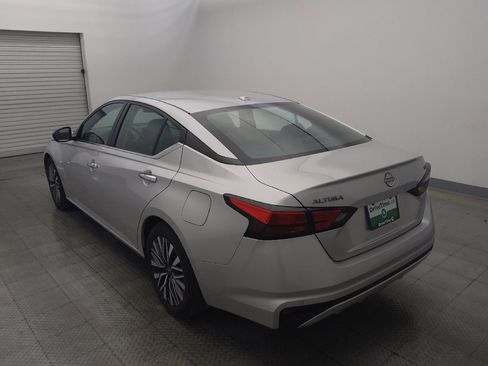Used 2024 Nissan Altima 2.5 SV FWD image 5