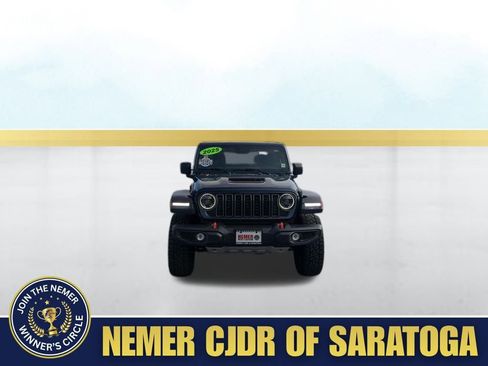 Used 2025 Jeep Gladiator Mojave w/ Convenience Group image 12