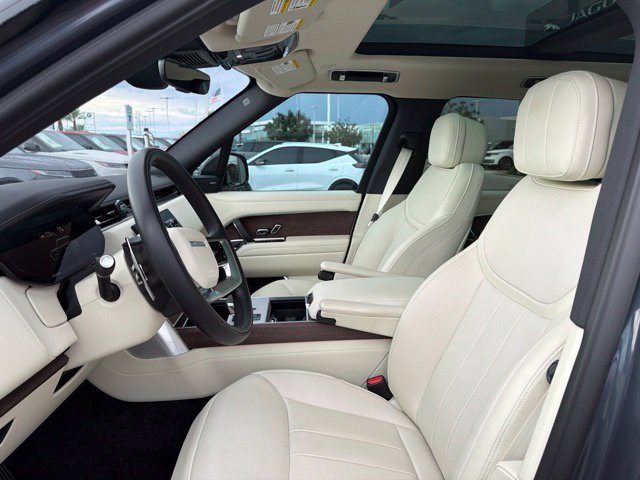 Used 2025 Land Rover Range Rover SE AWD/4WD image 6
