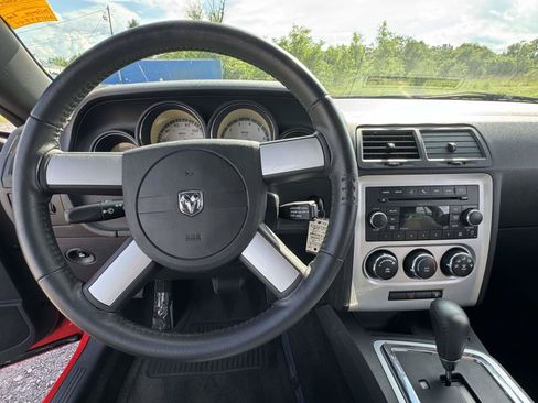 Used 2010 Dodge Challenger SE RWD image 2