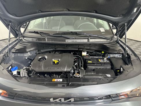 Used 2025 Kia Soul LX w/ LX Technology Package FWD image 31