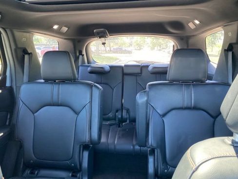 Used 2025 Honda Pilot TrailSport image 3