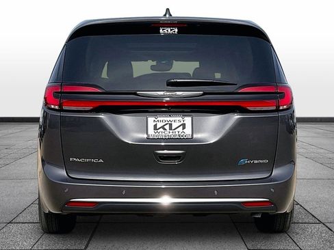Used 2023 Chrysler Pacifica Limited image 4