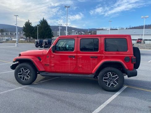 New 2026 Jeep Wrangler Unlimited Sahara AWD/4WD image 4