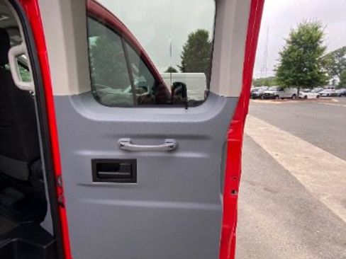 Used 2018 Ford Transit 150 XL image 12