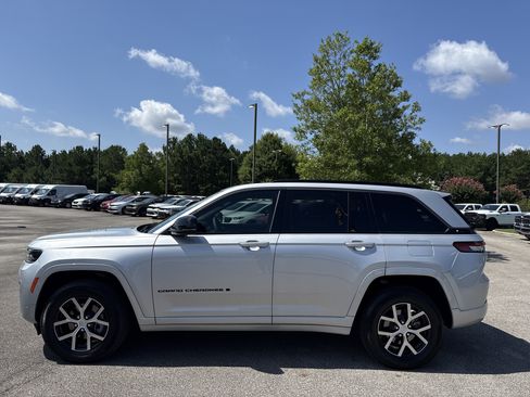 Used 2026 Jeep Grand Cherokee Limited AWD/4WD image 4