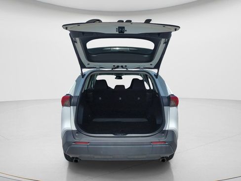 Used 2019 Toyota RAV4 LE FWD image 9