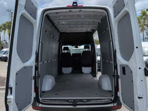 Used 2025 Mercedes-Benz Sprinter 2500 image 13