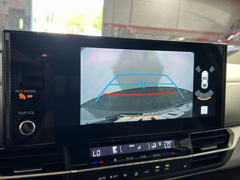 Used 2025 Toyota Sienna XLE image 20