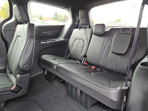 New 2026 Chrysler Pacifica Select FWD image 19