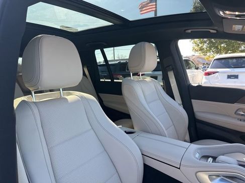 Used 2025 Mercedes-Benz GLS 450 4MATIC image 37