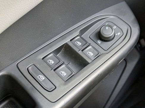 Used 2022 Volkswagen Taos SE FWD image 24
