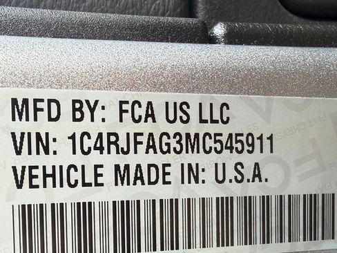 Used 2021 Jeep Grand Cherokee Laredo AWD/4WD image 51