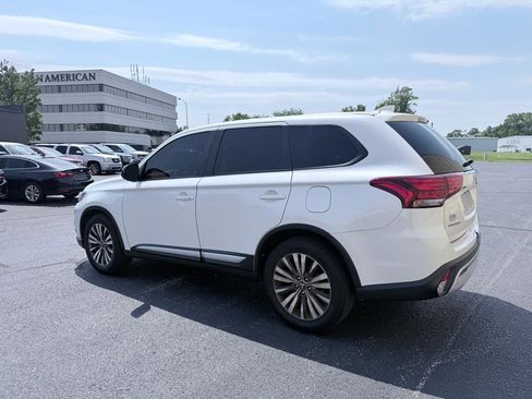 Used 2020 Mitsubishi Outlander ES FWD image 3