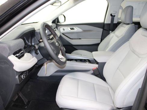 New 2026 Ford Explorer Active RWD image 21