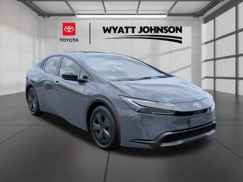 Used 2025 Toyota Prius LE FWD image 7