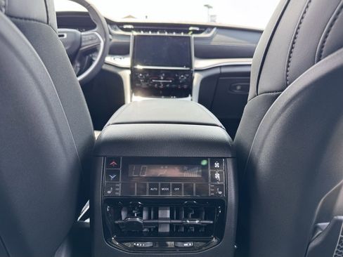 New 2025 Jeep Grand Cherokee Limited w/ Black Appearance Package image 11