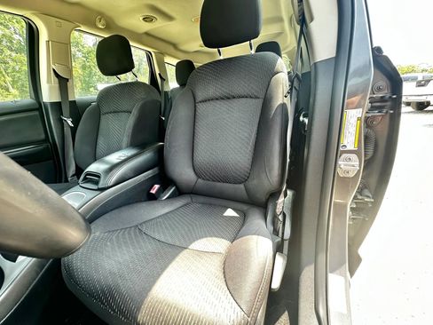 Used 2015 Dodge Journey American Value Package w/ Flexible Seating Group FWD image 17