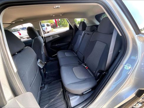 Used 2025 Kia Sportage LX AWD/4WD image 15