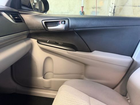 Used 2014 Toyota Camry LE FWD image 35